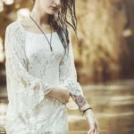 Fotografo fashion Imperia - modella bagnata tatuaggio braccio