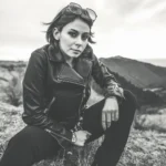 Fotografo ritratto Liguria - ritratto bianco nero Yuriko occhiali giacca pelle