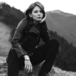 Fotografo artistico Imperia - Yuriko bianco nero mano mento collina posa
