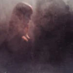 Fotografo dark Imperia - modella avvolta nella nebbia