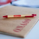 Penna e quaderno con logo ONAOO.IT Organizzazione Nazionale, dettaglio evento corporate
