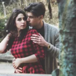 Fotografo fashion Imperia - bacio tra gli alberi in esterno