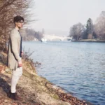 Fotografo fashion maschile Imperia - modello occhiali lungofiume