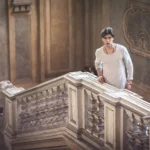 Fotografo fashion Liguria - modello balaustra palazzo storico