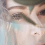 Fotografo creativo Imperia - doppia esposizione volto Yuriko raggi luce solare onirico