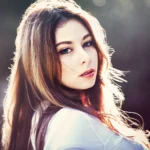 Fotografo artistico Imperia - ritratto Yuriko capelli castani luce calda sognante bokeh