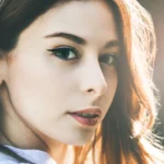 Fotografo fashion Imperia - ritratto ravvicinato Yuriko occhi intensi luce calda bokeh