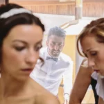 Sposo in camicia bianca osserva la sposa attraverso una porta a vetri durante il trucco | Fabio Zenoardo