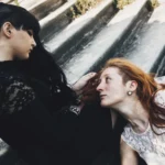 Fotografo artistico Liguria - due modelle sulle scale