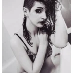 Fotografo ritratto Imperia - ritratto bianco nero reggiseno bagnato