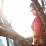 Fotografo artistico Liguria - Effe Damon albero controluce abito tartan