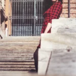 Fotografo moda Torino - Effe Damon scalinata abito tartan rosso