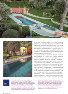 Pagina interna rivista Piscine Oggi con vista aerea di piscina di lusso e testo articolo, Costa Azzurra