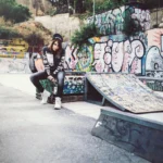 Fotografo street Imperia - modella cappellino New York skatepark graffiti look urban