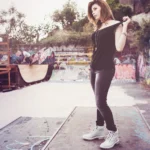 Fotografo fashion Imperia - modella top nero spalline aperte rampa skatepark