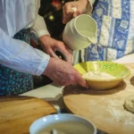 Preparazione del pane secondo la tradizione a Mendatica, nel Parco delle Alpi Liguri